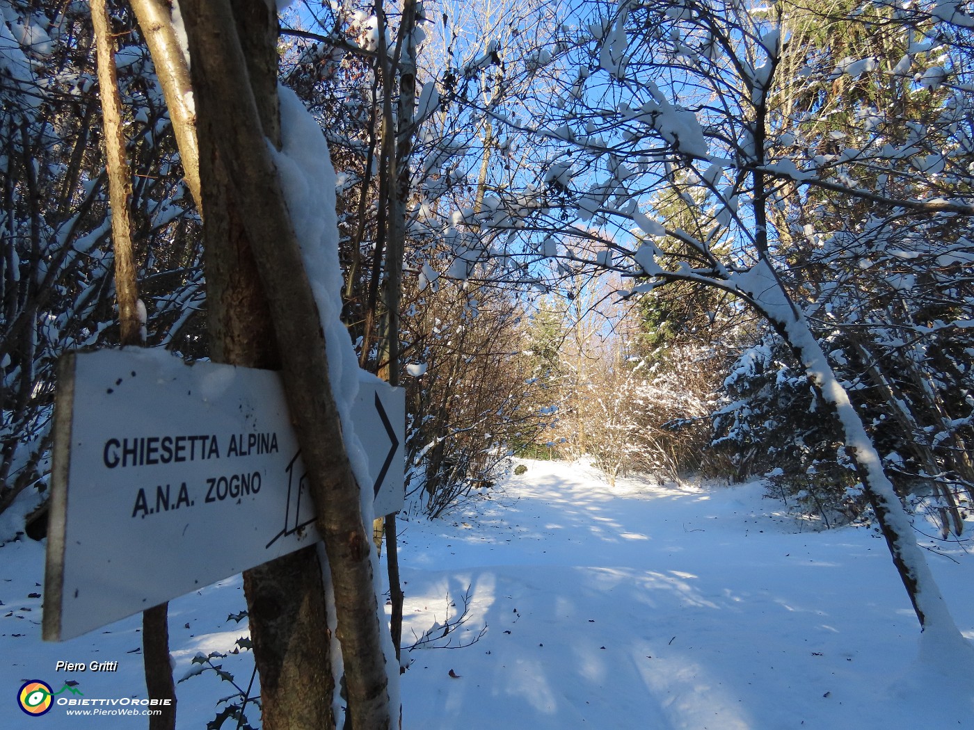 31 Seguo le indicazioni per la Chiesetta Alpina.JPG